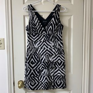 🌷3 for$25🌷Enfocus Studio, US 8, White & Black Zebra Sleeveless V-Neck Dress